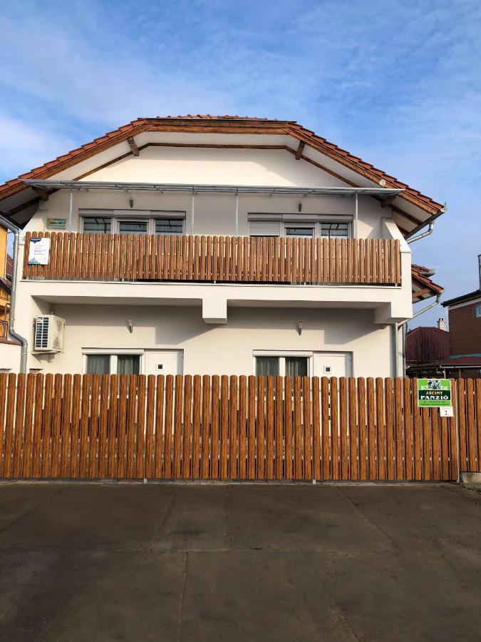 Bed and Breakfast Jacint Apartman à Hajdúszoboszló Extérieur photo