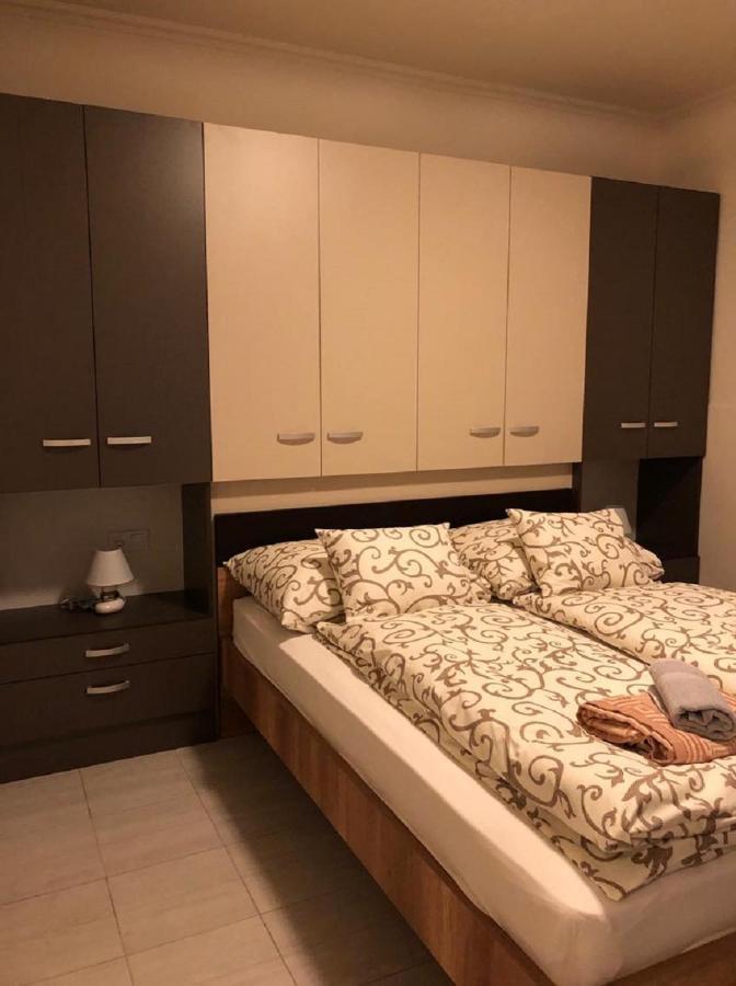 Bed and Breakfast Jacint Apartman à Hajdúszoboszló Extérieur photo