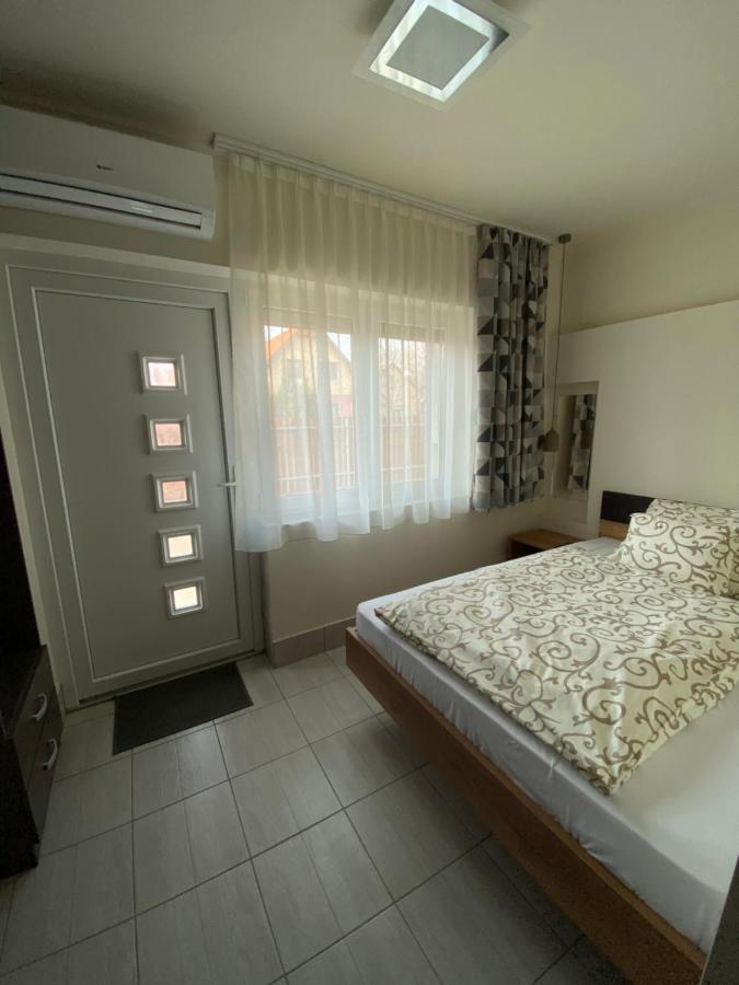 Bed and Breakfast Jacint Apartman à Hajdúszoboszló Extérieur photo