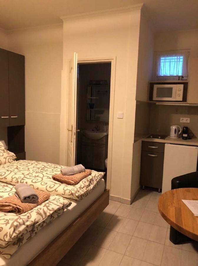 Bed and Breakfast Jacint Apartman à Hajdúszoboszló Extérieur photo